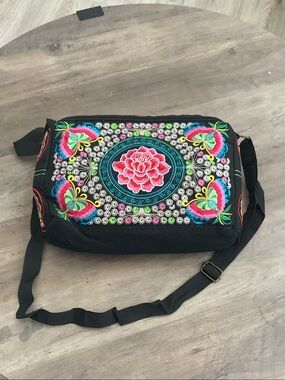 Source Unknown Black Crossbody with Colorful Floral Embroidery